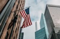 Británia a USA podpísali prelomovú dohodu: Lacnejšie autá a nové príležitosti pre exportérov