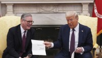USA a Británia uzavreli obchodnú dohodu, Trump podpísal zníženie ciel na britské autá