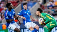 V šlágri slovenskej skupiny sa na góly čakalo do druhého polčasu, z prvého miesta idú ďalej Španieli