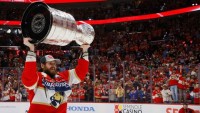 Ďalšie obrovské sklamanie pre najlepšieho hokejistu sveta. Florida zdolala Edmonton a opäť získala Stanleyho pohár