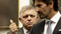 Fico nechce nezmyselné zbrojenie, ako cestu vidí neutralitu. Dáta ukazujú: nebude lacnejšia. Koľko na obranu míňajú Rakúsko a Švajčiarsko?