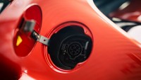 O elektrické Ferrari je „nulový zájem”. Bohatí lidé nic takového nechtějí, plány na další model míří k ledu