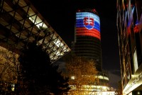 Finančná stabilita na Slovensku rastie, hrozby prinášajú neistotu a napätie v obchode