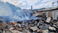 VIDEO+FOTO: Najväčší tohtoročný požiar v Zlínskom kraji: Plamene pohltili pílu, hasiči sú stále v pohotovosti