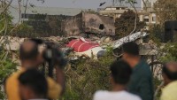Mladík natočil pád letadla v Indii. Z videa je klíčový důkaz, on má však trauma