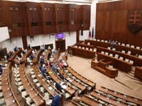 Zavedie sa právo na opravu v médiách: Na súdoch budú určené tzv. tlačové senáty