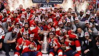 Stanley Cup na pláži. Floridě se léta smáli, za triumfy jsou daně i Jágrův učeň