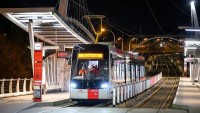 Nová pražská tramvaj T52 vyráží do provozu. Je prostornější i pohodlnější