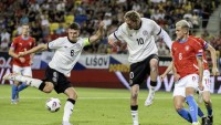 Víťazná rozlúčka Čechov, Angličania napriek prehre postupujú. Známe sú všetky štvrťfinálové dvojice na Eure