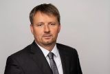 Vláda si nezaslouží bezmeznou důvěru, říká poslanec za STAN Kuchař, který odešel při hlasování