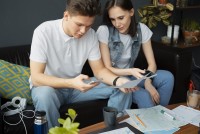 TikTok namiesto poradcov: Mladí investori prepadli sociálnym sieťam, bojujú aj s vysokým egom!