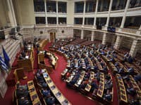 Grécky parlament schválil vyšetrovanie exministra pre železničnú tragédiu