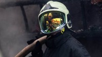 Při požáru domu v Polsku zemřela 14letá dívka. Hasiči evakuovali asi 250 lidí