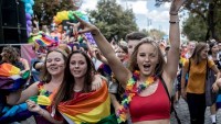 Přes 70 europoslanců včetně Gregorové slíbilo účast na festivalu Budapest Pride
