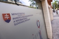 ZMOS kritizuje zmrazenie eurofondov: Samosprávy prišli o istotu, vláda sľubuje nové riešenia