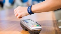 Nová generace NFC zvýší komunikační vzdálenost. S hodinkami a prsteny zaplatíte i několik centimetrů od terminálu