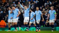 Guardiola počas prestávky dlho rozpráva. Manchcester City za to zaplatí milión libier