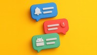 Místo užitečných článků jen spam. Jak na smartphonech nastavit zpravodajství, aby neobtěžovalo