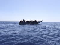 Pobrežná stráž v Grécku zachránila pri ostrove Gavdos stovky migrantov