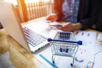 E-shopy čelí poklesu návštěvnosti, musí reagovat na AI