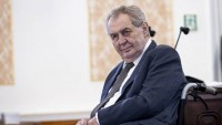 Soud zastavil exekuci proti Zemanovi v kauze se Šarapatkou