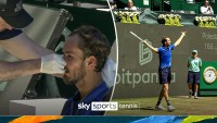 Medvedev holds up play with nose bleed, then hits superb winner on returning point!