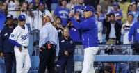La polémica serie Dodgers-Padres acaba con los banquillos vacíos y los mánagers expulsados