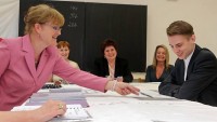 Po maturitě pozor na úřady: Termíny, kam se musí hlásit, jak je to s pojištěním