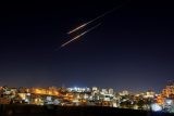 Izrael v noci čelil raketovému útoku z Íránu, hlásí jeho armáda. Protivzdušná obrana salvu zachytila