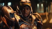 Novinky na streamech: Marvelovka Ironheart, britská krimi Ludwig i česká Bora