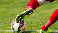 Šílená penalta. Míč zmizel k nebesům, gólman se radoval. Nakonec ale dostal gól