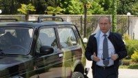 Putin říká, že automobilky Volkswagen a Porsche umírají, podle něj úplně zbytečně