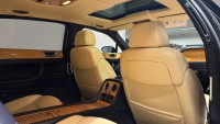 Superluxusní supersedan s maximálkou 312 km/h dnes koupíte levněji než novou Octavii, i když toho zase tak moc nenajel