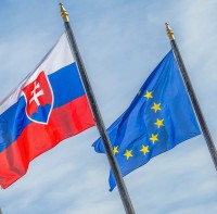 Slovenskú ekonomiku môže zasiahnuť obchodná vojna USA a EÚ: Ohrozené sú tisíce pracovných miest