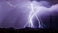 Horko vystřídají bouřky. V pondělí zasáhnou celou ČR, varují meteorologové