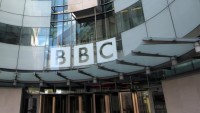 BBC hrozí žalobou vyhledávači Perplexity AI kvůli vykrádání obsahu