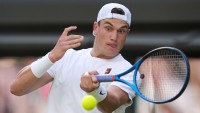 Draper cruises through at Wimbledon after opponent retires