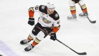 Útočník Regenda bude pokračovať v zámorí. So San Jose Sharks podpísal ročnú zmluvu