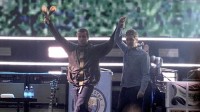 Legendárna kapela Oasis je späť, turné po rokoch odštartovala v Cardiffe. Ľudia za lístkami šaleli