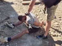 Útok nožom v Žiline: Páchateľ bodol do brucha 50-ročného muža! Polícia zverejnila video zo zásahu