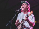 VIDEO: Mac DeMarco se v klipu "Home" posadil do kánoe
