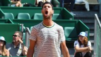 Prvý štvrťfinalisti Wimbledonu. Chačanov i Fritz postúpili poľahky