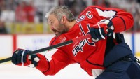 Šok pre Rusov. NHL zakázala velikánovi Ovečkinovi poskytovať v domovine rozhovory