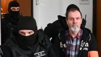 Začína sa súd s Ficovým atentátnikom, Cintulovi hrozí doživotie