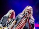 FOTOGALERIE: Lynyrd Skynyrd v O2 areně - jižanská legenda v plné síle v obrazech