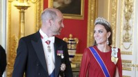Princezná Kate zatienila všetkých! V červenej róbe bola kráľovnou večera a urobila geniálny ťah. Aha, ako si uctila Macrona aj rodnú krajinu
