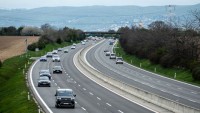 Diaľnica D2 v úseku Lozorno - Stupava je pre nehodu neprejazdná. Zrazili sa tam tri nákladiaky