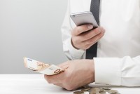 Najväčšia aukcia v dejinách Slovenska! Mobilní operátori zaplatia za frekvencie stovky miliónov eur (prehľad)