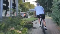 VIDEO: Myslel si, že je na Tour de France? Polícia naháňala 'zbesilého' cyklistu cestou, necestou, v protismere aj v tuneli