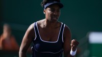 Venus Williams accepts wild card to make tennis return